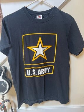 Fruit of the Loom Black U.S. Army Tee with Yellow and White Star Graphic
